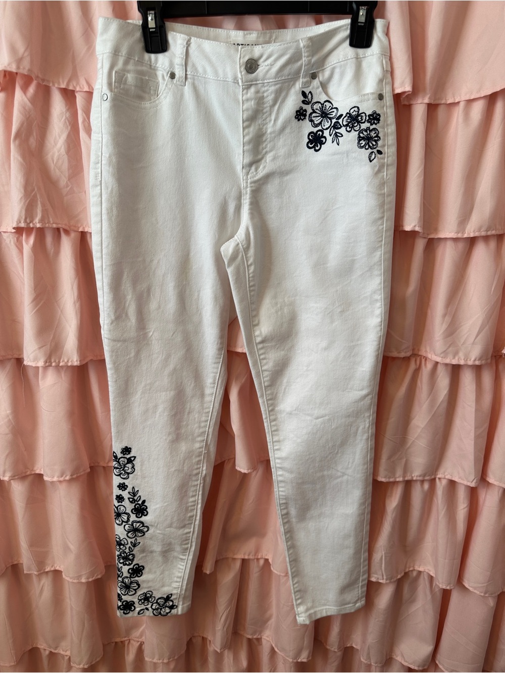 Artisan Ny White Denim Floral Embroidered Jeans size 6